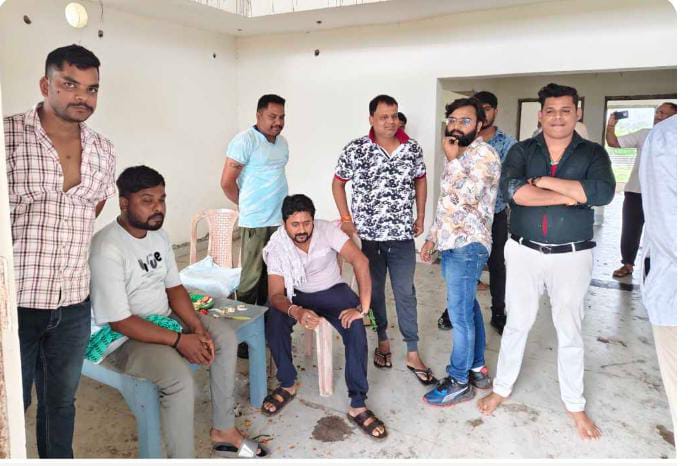 Police raid: जुआरी एयर स्पेस से पहुंचे थे जुआ खेलने ! फिर हो गया गायब... 17 आरोपियों की लिस्ट जारी, लेकिन फोटो में दिखे 18... इनमें से इतने प्रॉपर्टी डीलर...कुछ नेताओं पर रहम भी...