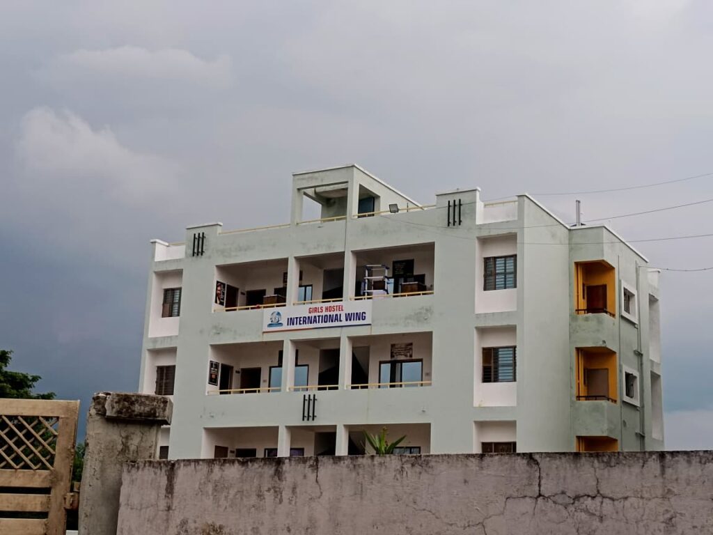 सीवी रमन यूनिवर्सिटी का कमाल - आवासीय परिसर को बना दिया इंटरनेशनल गर्ल्स हॉस्टल!, नैक ग्रेडिंग के लिए दस्तावेजों में दिखाया कुछ और...