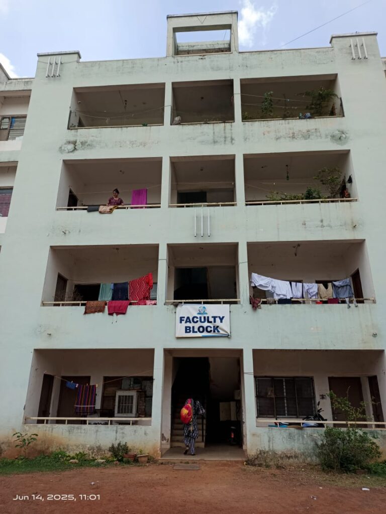 सीवी रमन यूनिवर्सिटी का कमाल - आवासीय परिसर को बना दिया इंटरनेशनल गर्ल्स हॉस्टल!, नैक ग्रेडिंग के लिए दस्तावेजों में दिखाया कुछ और...