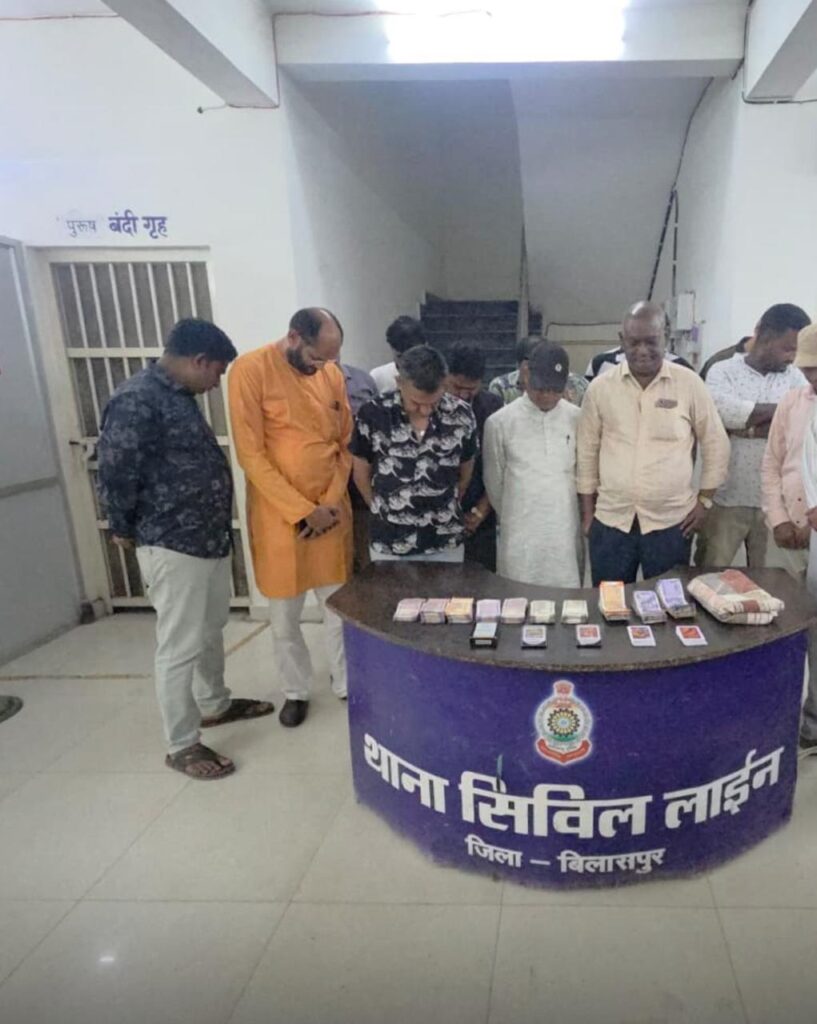 Gambling Case : काका और भतीजे पकड़े गए ! स्वागत नहीं करोगे हमारा ? किरकिरी के बाद जुआ कांड का 20 घंटे बाद प्रेस रिलीज, आखिर इतनी देरी क्यों ? भाजपा और कांग्रेस नेताओं पर कार्रवाई से बचती रही पुलिस ? 