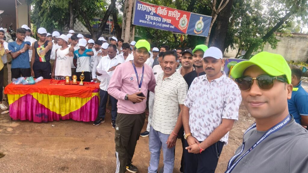 Awareness News: बिलासपुर। राष्ट्रीय एकता दिवस के अवसर पर जिलेभर में एकता और सायबर सुरक्षा का संदेश गूंज उठा। वरिष्ठ पुलिस अधीक्षक रजनेश सिंह के निर्देश पर 29 से 31 अक्टूबर तक विशेष अभियान चलाया गया, जिसमें