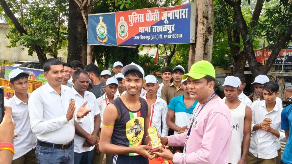 Awareness News: बिलासपुर। राष्ट्रीय एकता दिवस के अवसर पर जिलेभर में एकता और सायबर सुरक्षा का संदेश गूंज उठा। वरिष्ठ पुलिस अधीक्षक रजनेश सिंह के निर्देश पर 29 से 31 अक्टूबर तक विशेष अभियान चलाया गया, जिसमें